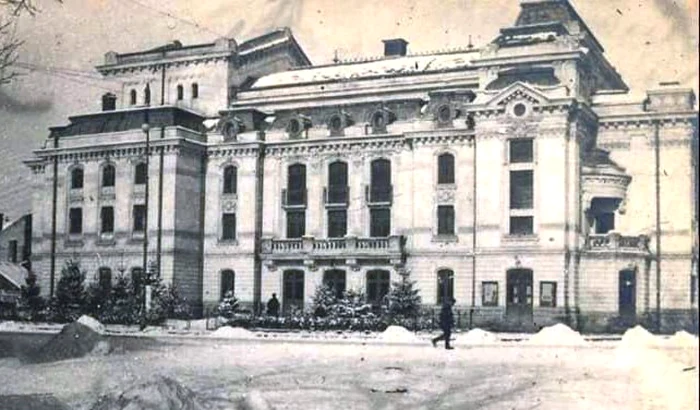 Teatrul Mr. Gh. Pastia, în primii ani de la construire FOTO: Petru Mincu