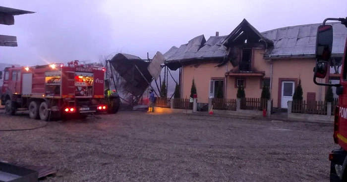 Incendiu de proporţii la Mănăstirea Ortodoxă de rit „„Sfânta Treime“ din Cucova FOTO Andrei Grecu, ISUJ Bacău