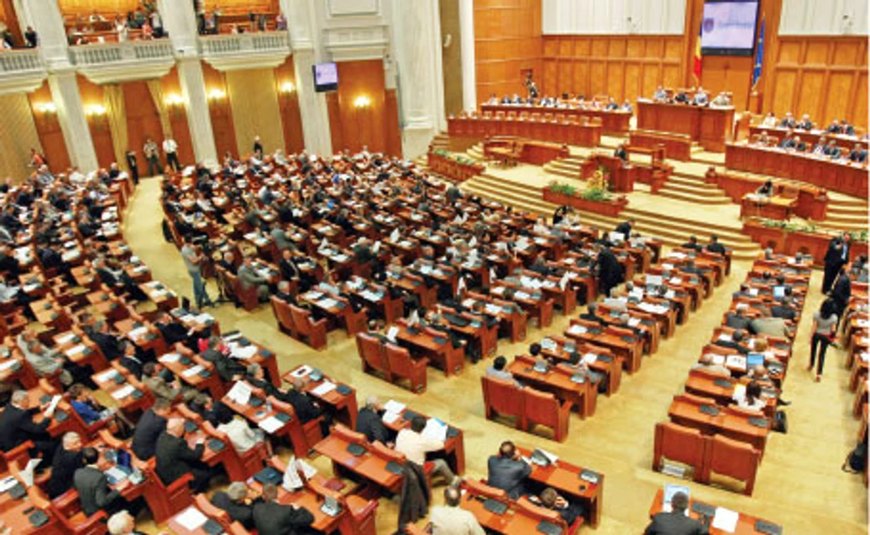 Executivul de la București și-a asumat ieri, la Parlament, pachetul de măsuri anti-criză