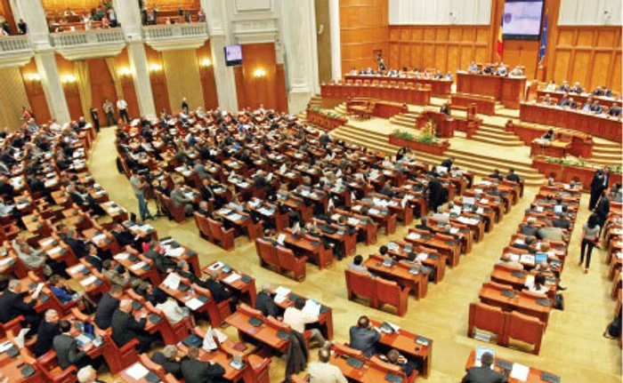 
    Executivul de la București și-a asumat ieri, la Parlament, pachetul de măsuri anti-criză  