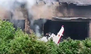 un avion a intrat intr o casa in germania foto x png