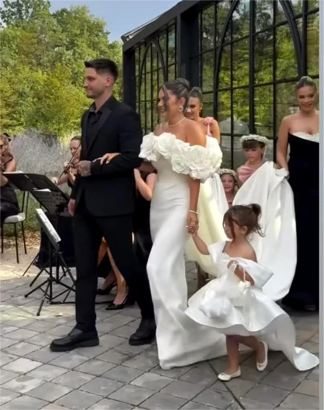Vanessa însoțită de fetița lor mai mare. foto: Instagram
