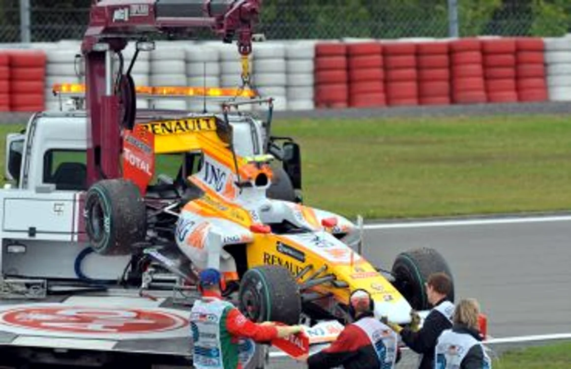 Piquet jr: "La solicitarea Renault, m-am lovit cu monopostul de zid"