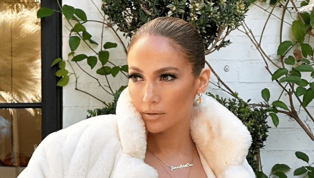Jennifer Lopez și-a șters toate fotografiile de pe Instagram, iar conturile de social media au poză neagră la profil