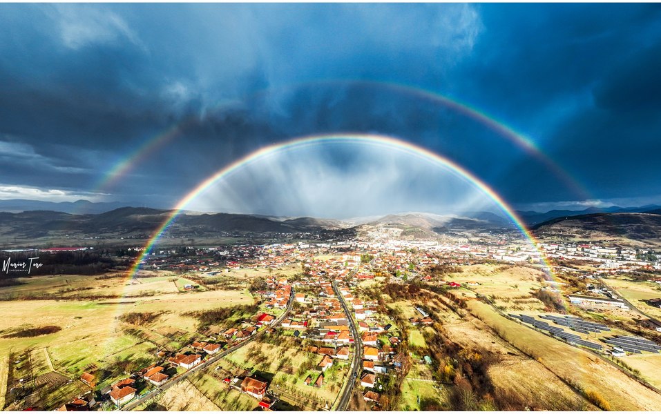 Fenomen atmosferic uimitor fotografiat în Apuseni: „Este cel mai frumos curcubeu”