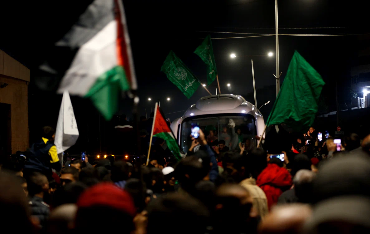 Primii deținuții palestinieni au părăsit o închisoare israeliană de lângă Ramallah FOTO EPA-EFE