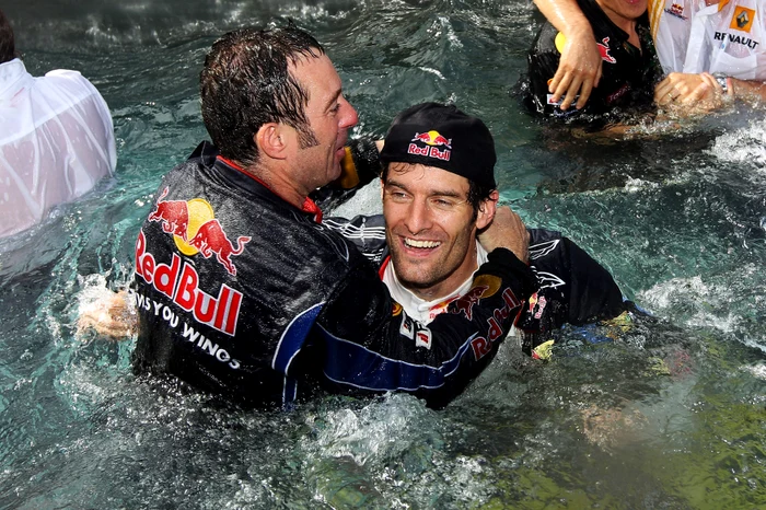 Mark Webber s-a aruncat într-un bazin după victoria de la Monte Carlo