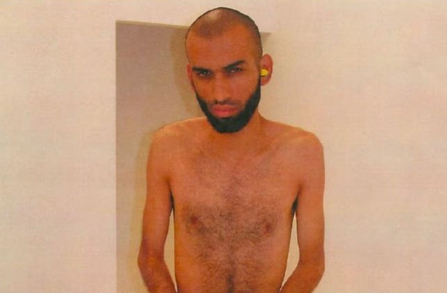 A fost publicată o fotografie cu un suspect terorist care s-ar fi aflat în locaţia secretă CIA din România. Unde anume era închisoarea şi ce a spus el despre acest loc