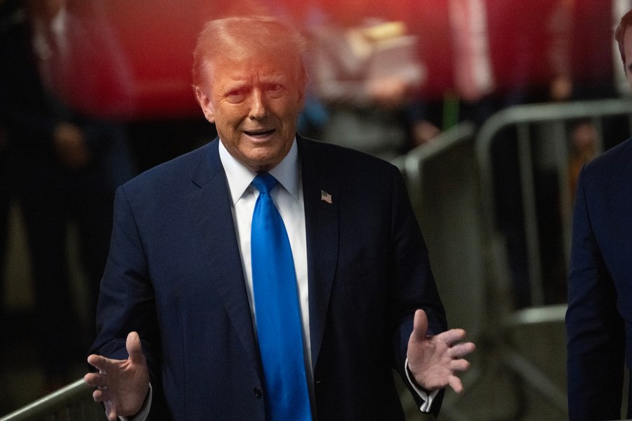 Procesul penal al lui Trump la Manhattan. Primele pledoarii și primul martor