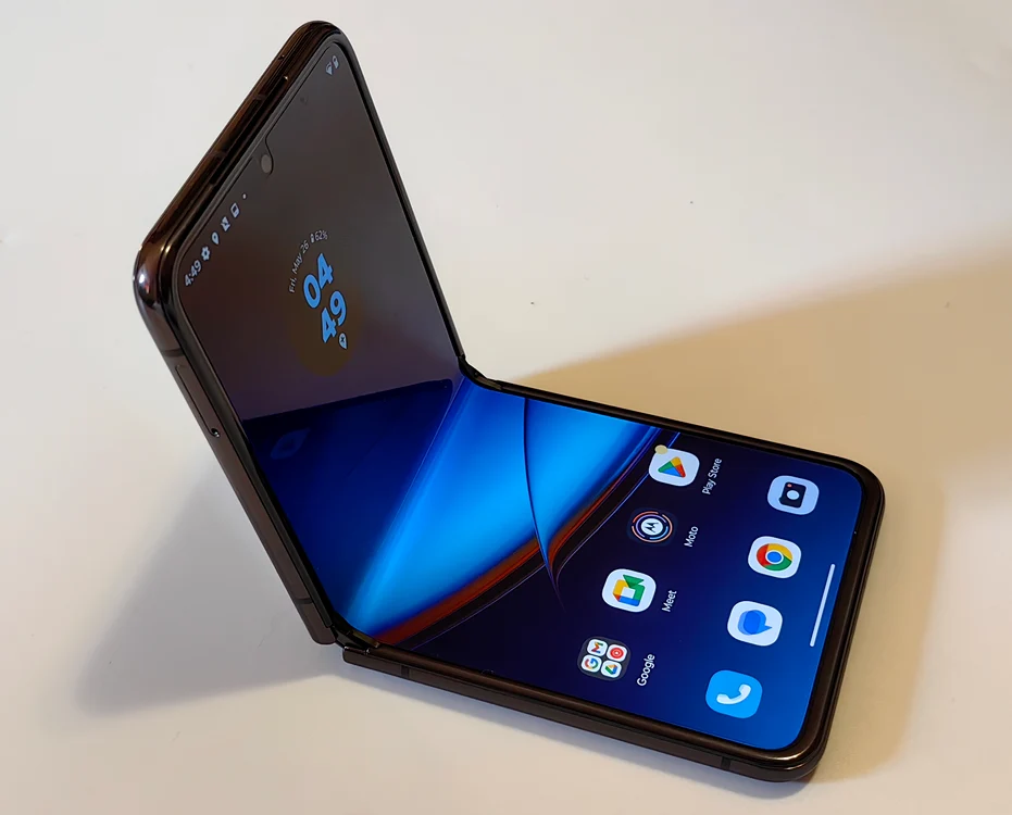 Motorola RAZR 40 Ultra. FOTO Adrian Pogîngeanu