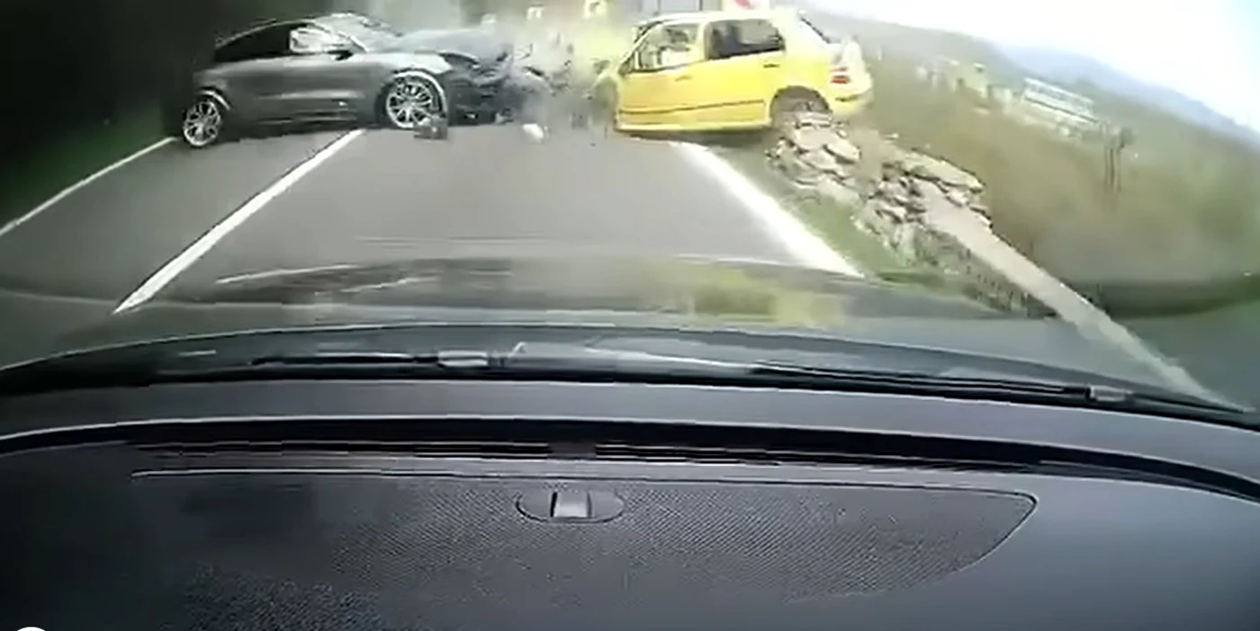 Accidentul, surprins de o cameră de bord Foto: captură video
