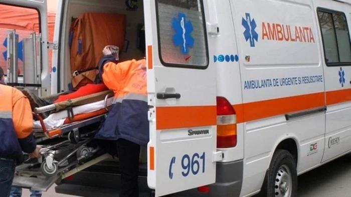 Femeia a fost transportată la spital