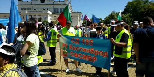 Protest al politistilor si pompierilor bulgari FOTO Sofia Globe