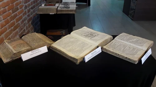 Cea mai mare colecţie de Biblii din România FOTO Ş.Both