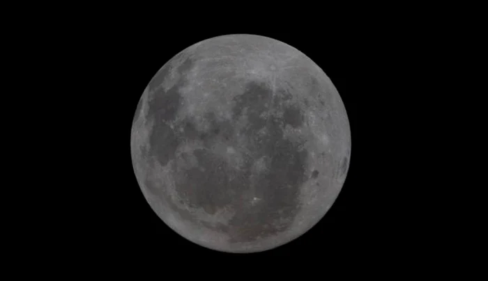 Astronauţii văd luna din ce în ce mai mare şi mai aproape. FOTO: NASA