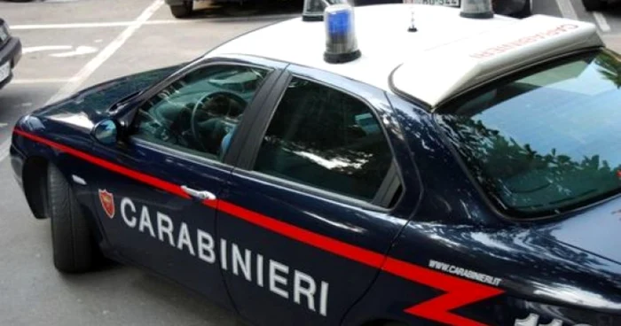 
    Carabinierii au blocat întreaga zonă și negociază cu atacatorii Sursa foto: Adevărul  