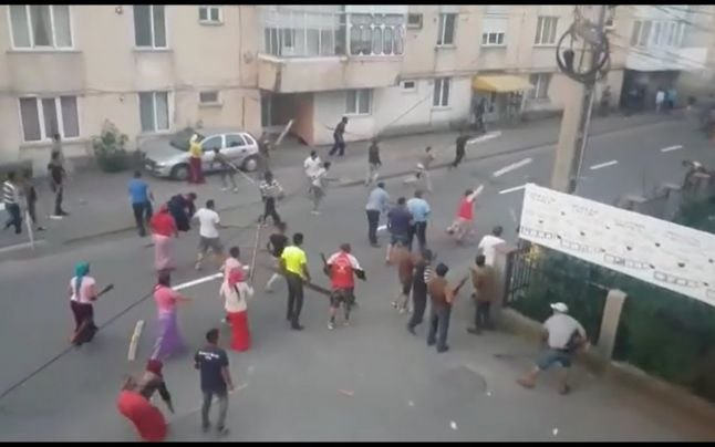 Vasluianilor le-a fost teamă: interlopii s-au luat la bătaie în centrul orașului, intervenție poliției.