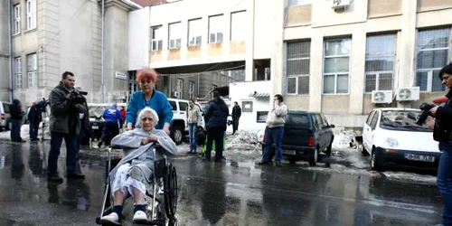 Pacienţii internaţi la Spitalul Caritas au fost evacuaţi în urmă cu zece zile din cauza scăpărilor de gaze