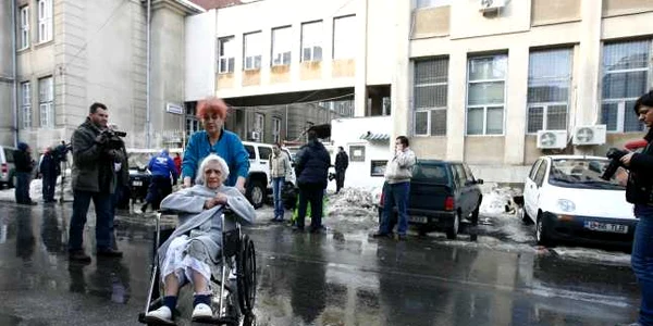 Pacienţii internaţi la Spitalul Caritas au fost evacuaţi în urmă cu zece zile din cauza scăpărilor de gaze