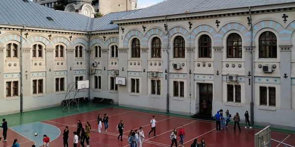 Colegiul Național Gheorghe Lazăr Bucurwsti FOTO Fb jpg