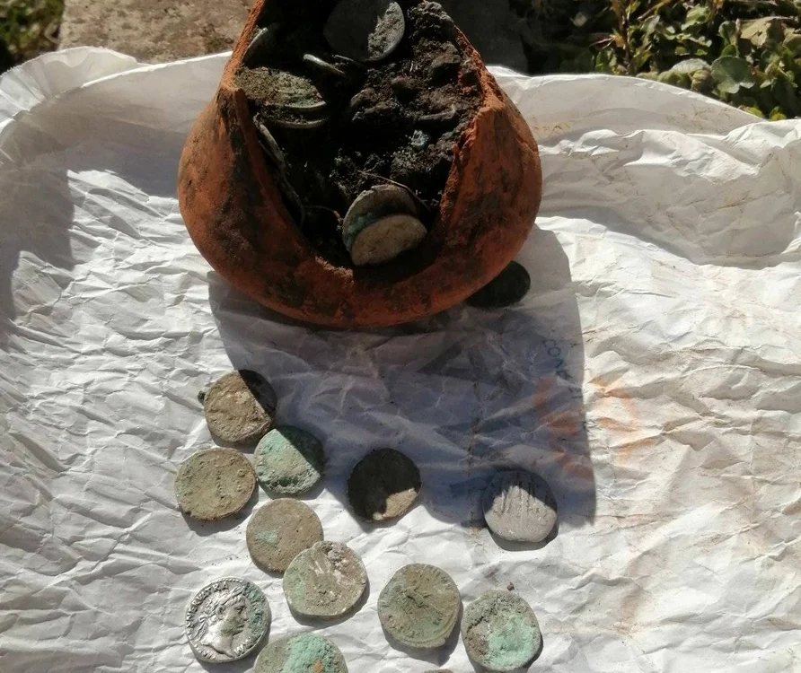 Prima descoperire a constat în 190 de denari FOTO Facebook