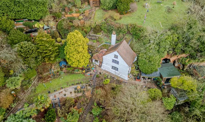 Casa este veche de 500 de ani / foto: Town & Country Property Auctions