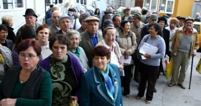 Galaţi: Pensionarii s-au înghesuit la biletele de tratament