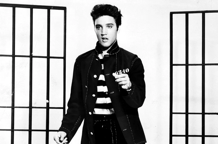 Elvis a murit în 1977