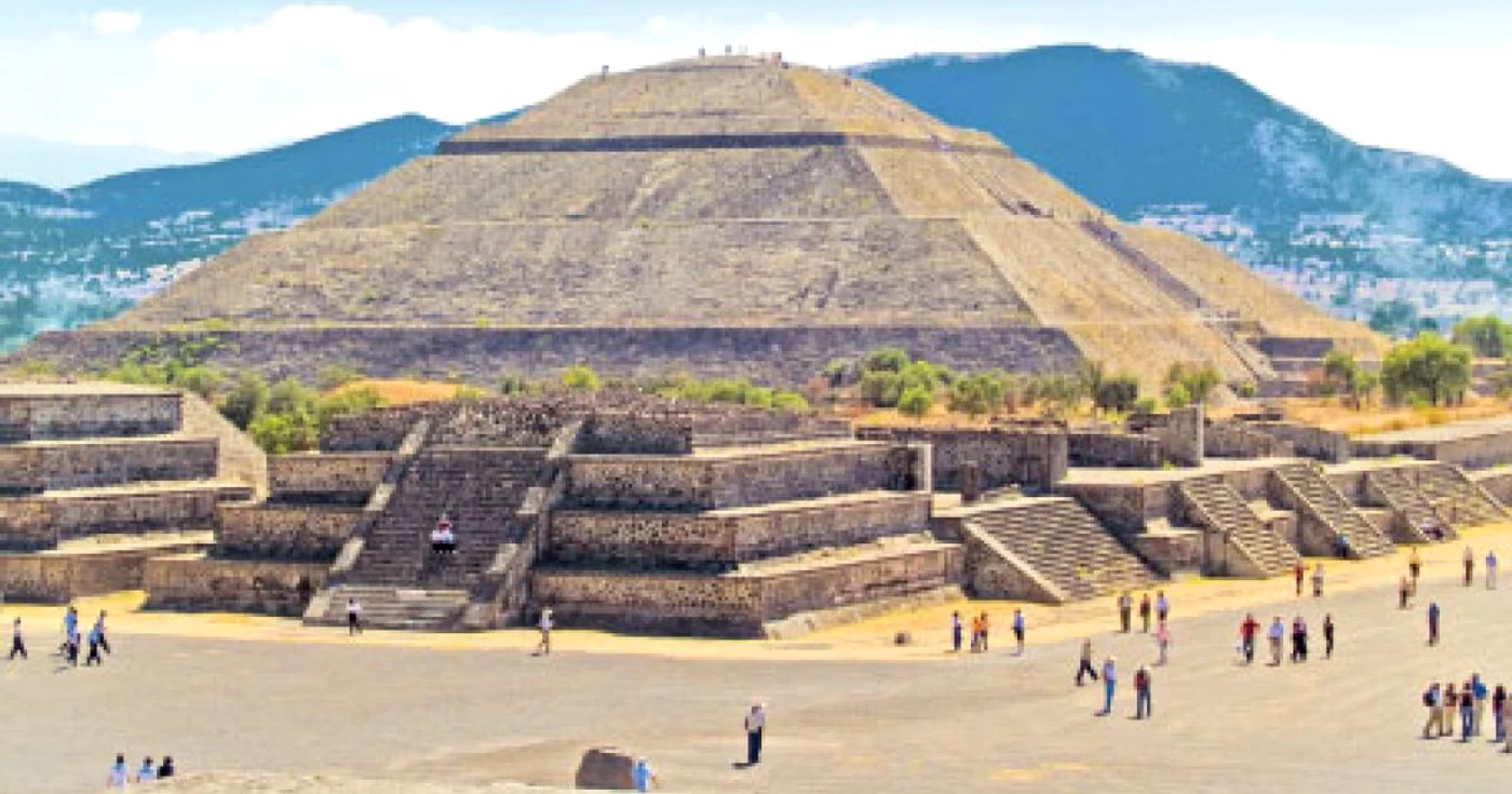 Piramidele din Teo­tihuacan, „decorul“ original  al filmului „Apocalypto“ 