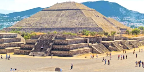 Piramidele din Teo­tihuacan, „decorul“ original  al filmului „Apocalypto“ 