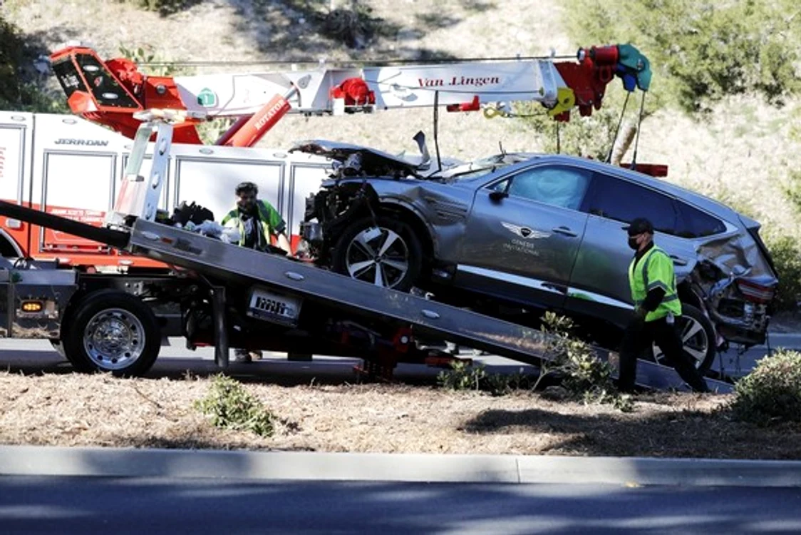 
    Mașina condusă de Tiger Woods este un SUV de lux Genesis 2021Sursa foto: Getty Image  