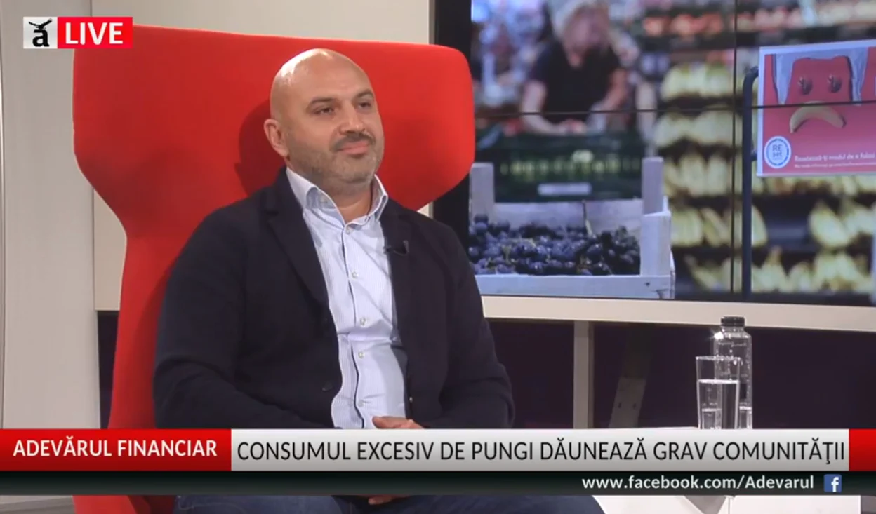 Consumul excesiv de pungi dăunează grav comunității