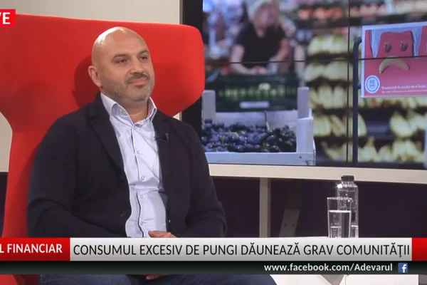 Consumul excesiv de pungi dăunează grav comunității