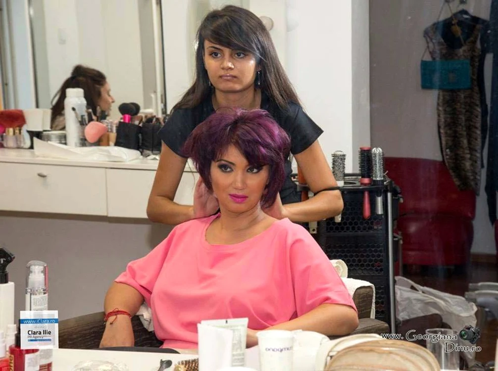 Adriana şi-a făcut tratament cu botox pentru păr