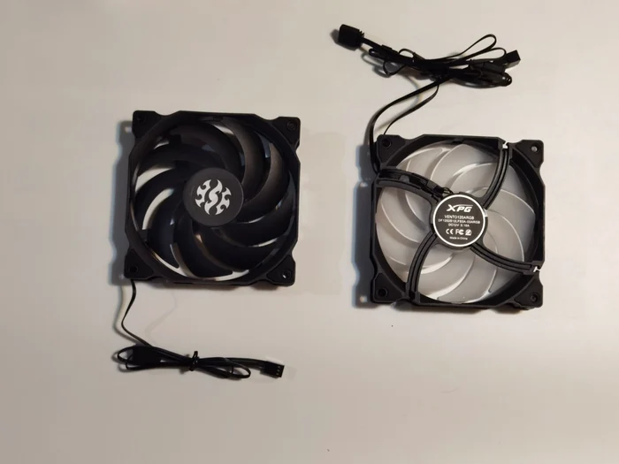 Coolere ADATA XPG VENTO 120 şi XPG VENTO 120 ARGB. FOTO Adrian Pogîngeanu