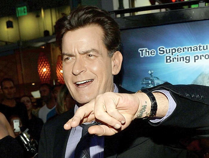 
    Scottine a ars toate pozele cu fostul logodnic şi a afişat o satisfacţie care l-a  îngrozit pe megastar  