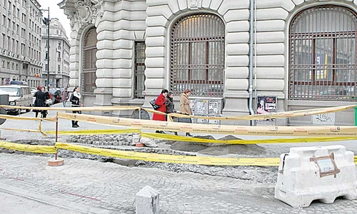 Primele căsuţe din cele 75 au  fost deja montate în piaţeta  de deasupra parcării de la Universitate jpeg