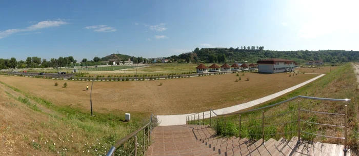 Imagine cu o parte din Clubul nautic din Slatina (FOTO: Mugurel Manea)