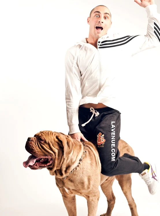 
    Actorul ţine la câinele lui, Mojo, ca la ochii din cap  