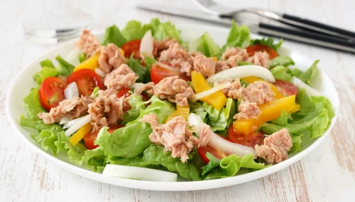 Salata cu ton si legume jpeg