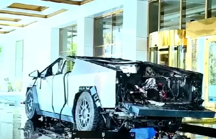 Un Tesla Cybertruck a explodat în condiții misterioase. Foto: captură video.