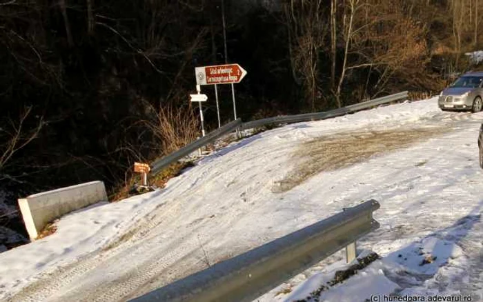 Drumul spre Sarmizegetusa Regia trebuie modernizat în acest an, altfel CJ riscă să piardă finanţarea.