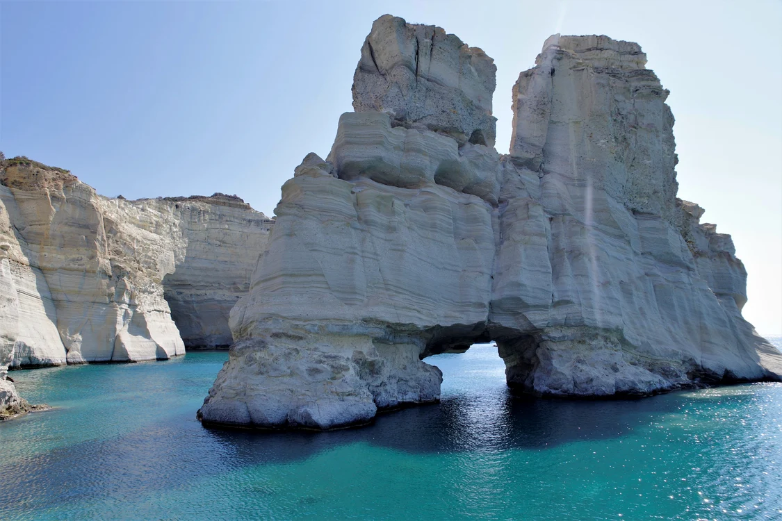 Plaja Kleftiko, de o frumusețe ireală. Foto: Twitter/ Discover Greece