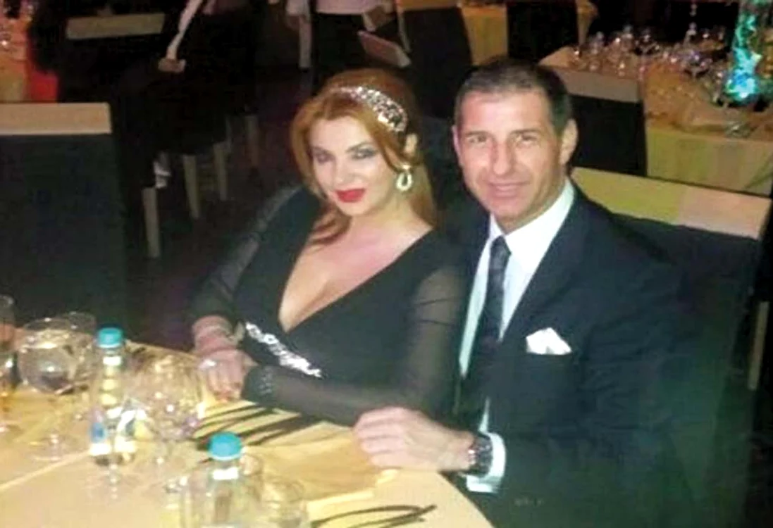 Mihaela, alături de Marian Toader (46 de ani), primarul comunei arădene Zăbrani