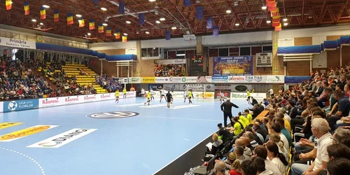 Sala Sporturilor Traian din Râmnicu Vâlcea în timpul unui meci de handbal Foto FB SCM Râmnicu Vâlcea - Handbal feminin