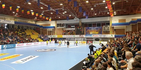 Sala Sporturilor Traian din Râmnicu Vâlcea în timpul unui meci de handbal Foto FB SCM Râmnicu Vâlcea - Handbal feminin