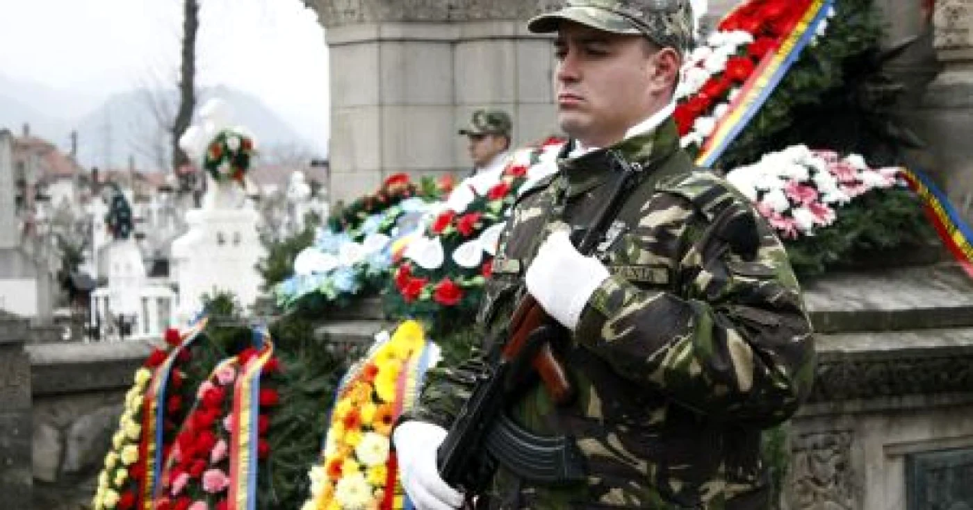 Oficialitățile județene și locale au marcat ziua de 1 Decembrie la Cimitirul Eroilor