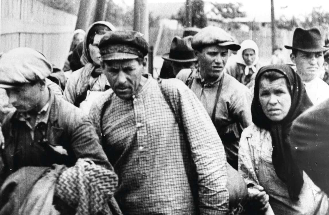 3 4 film jos 1940 iunie iulie Stop cadru din filmul documentar Rãzboiul nostru sfânt (1945) jpg jpeg