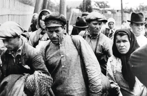 3 4 film jos 1940 iunie iulie Stop cadru din filmul documentar Rãzboiul nostru sfânt (1945) jpg jpeg