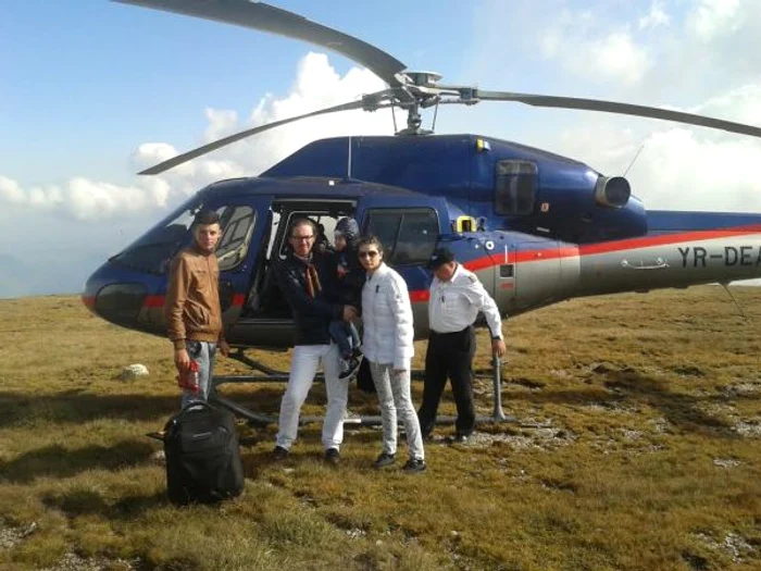 Nicolae Voiculet si-a adus familia cu elicopterul la Crucea Caraiman